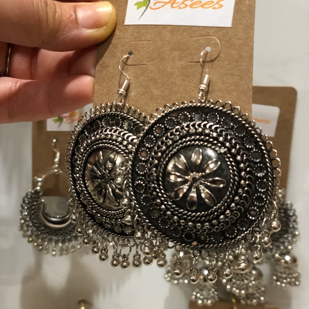 Silver round flower earrings